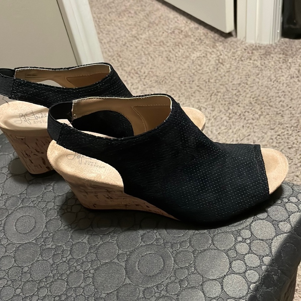 Black wedges